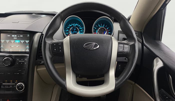 2016 Mahindra XUV500 W10 AWD AT, Diesel, Automatic, 91,250 km, Steering Wheel Close Up