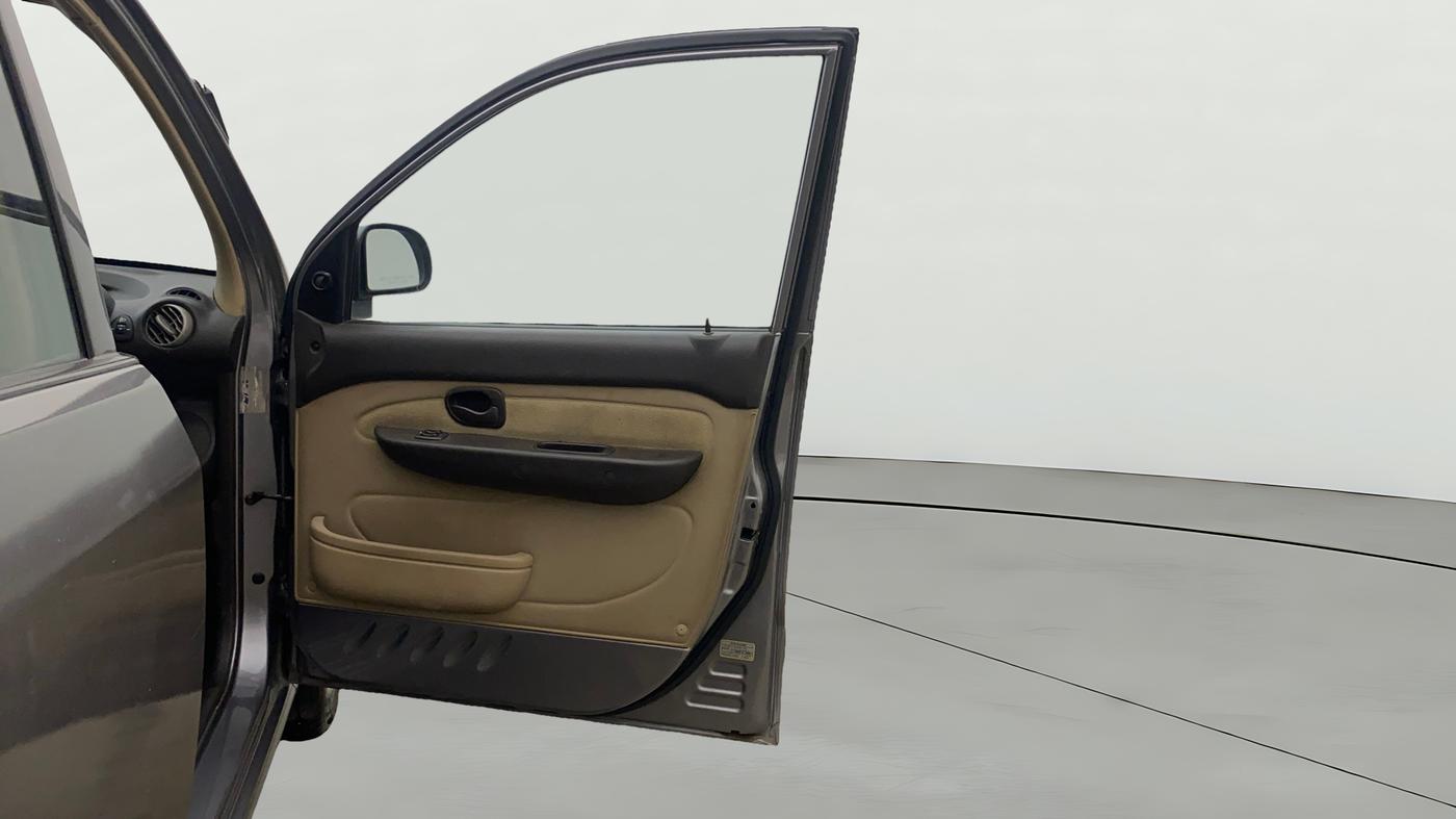 2014 Hyundai Santro Xing GLS, Petrol, Manual, 73,064 km, RHS Front Door