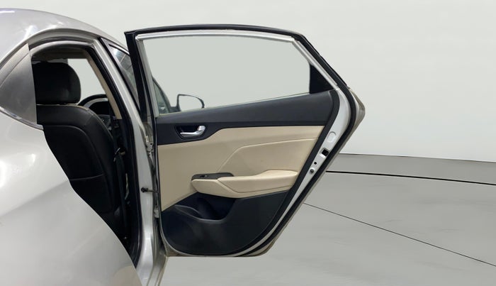 2017 Hyundai Verna 1.6 VTVT SX (O) AT, Petrol, Automatic, 72,278 km, RHS Rear Door