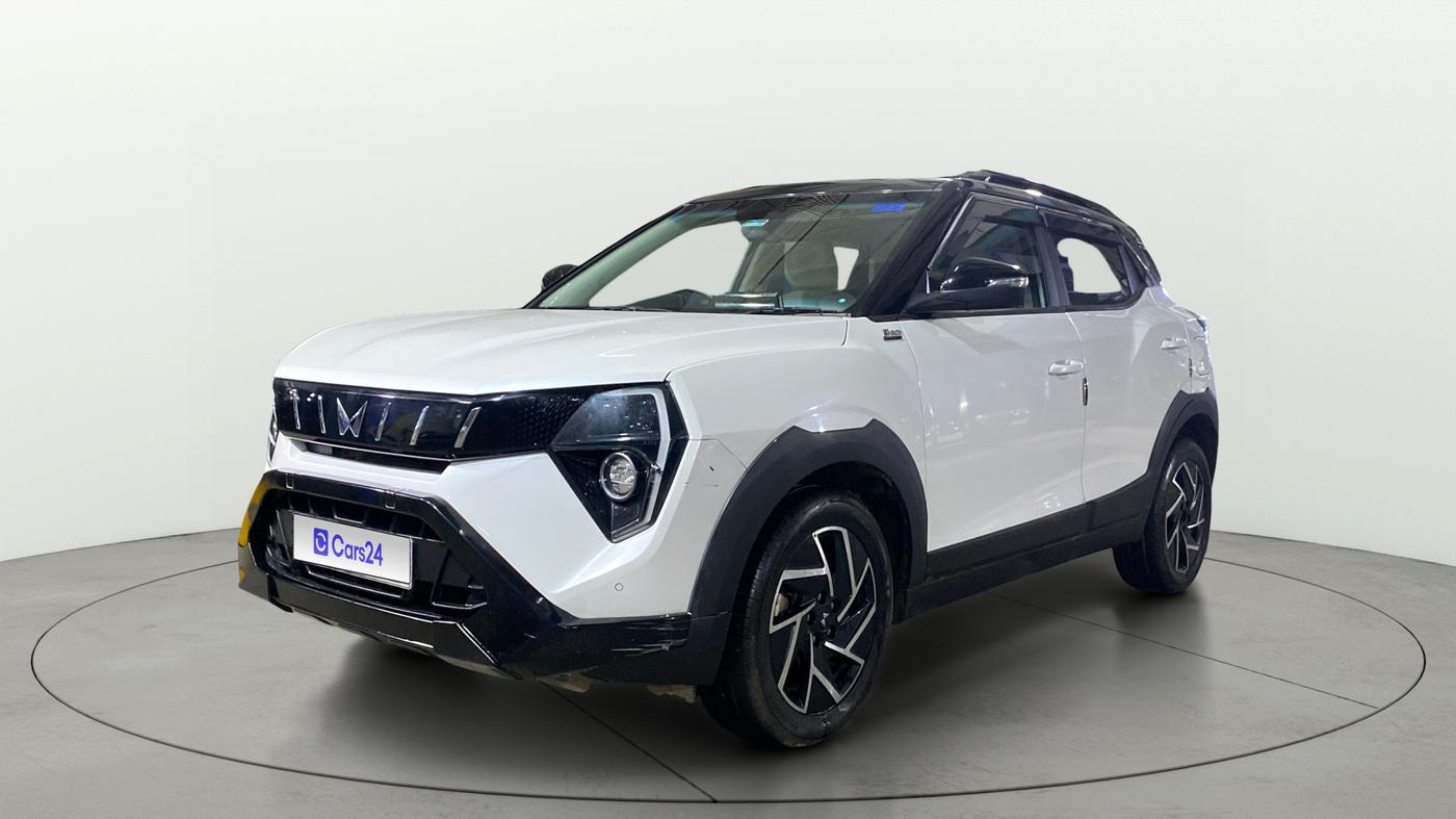 2025 Mahindra XUV 3XO AX7 1.2 TGDi AT, Petrol, Automatic, 16,952 km, Left Front Diagonal