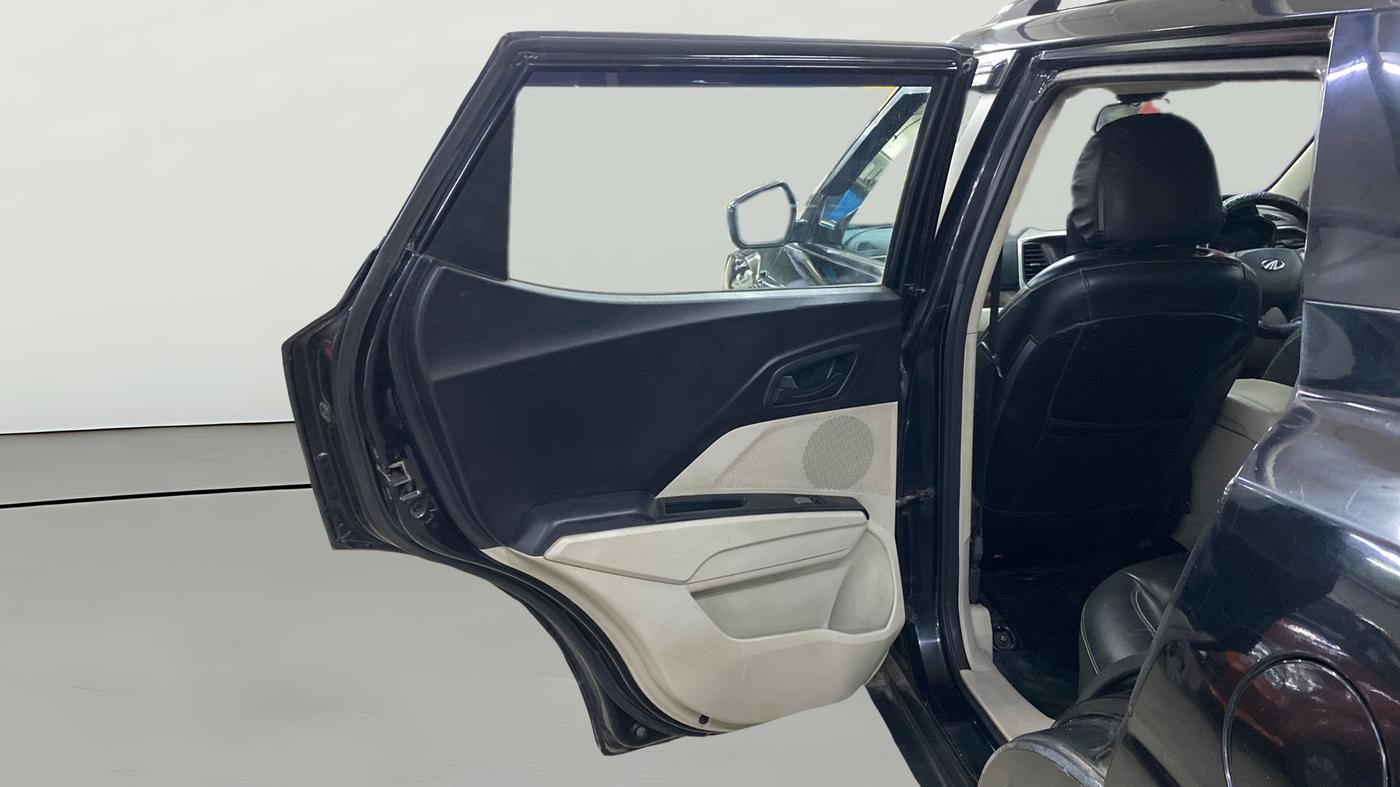 2020 Mahindra XUV300 W6 1.2 PETROL, Petrol, Manual, 83,760 km, LHS Rear Door