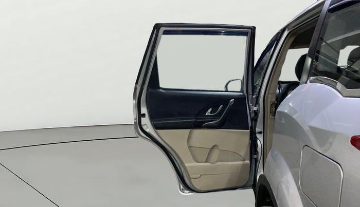 2016 Mahindra XUV500 W6, Diesel, Manual, 80,290 km, LHS Rear Door