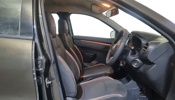 2017 Renault Kwid CLIMBER 1.0 AMT, Petrol, Automatic, 55,438 km, Right Side Front Door Cabin