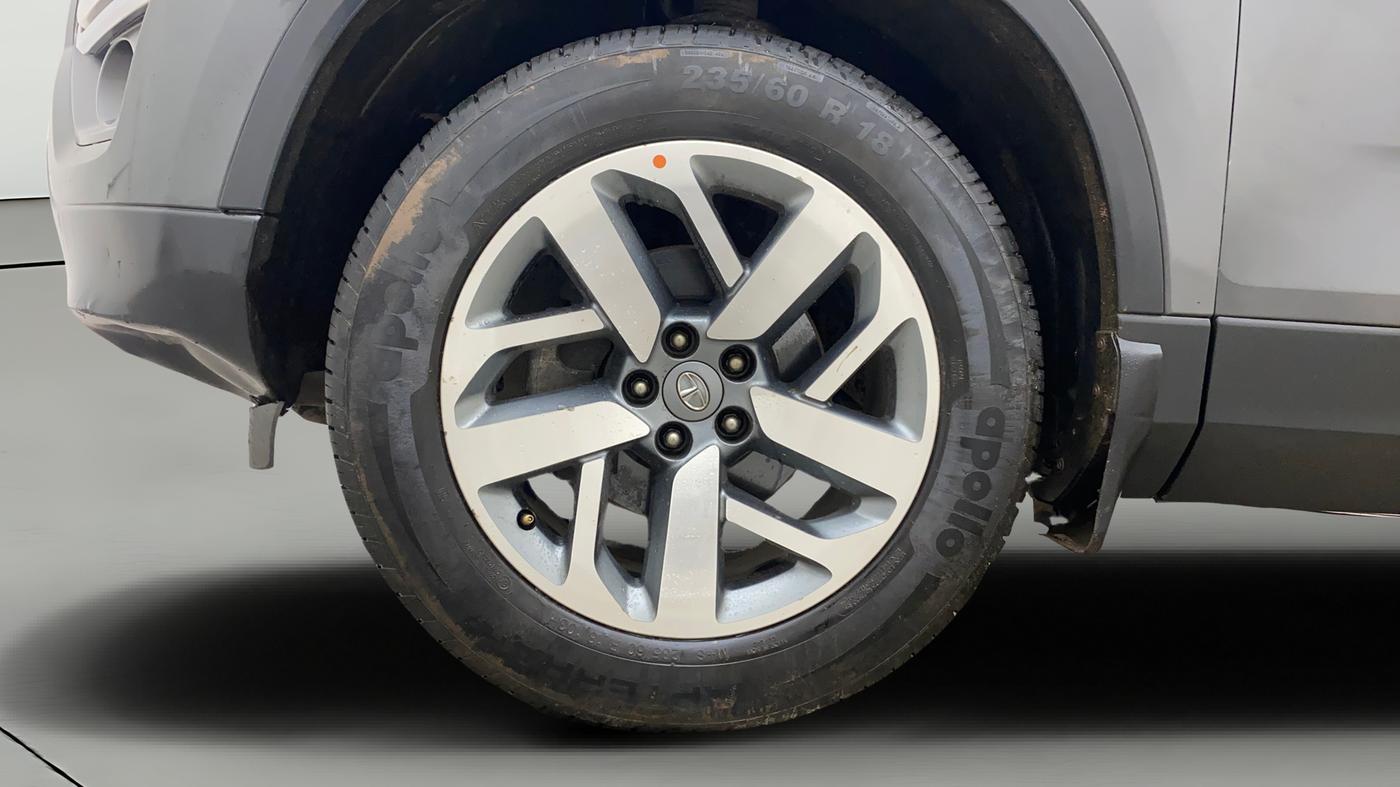 2021 Tata Safari XZ PLUS, Diesel, Manual, 1,20,494 km, Left Front Wheel
