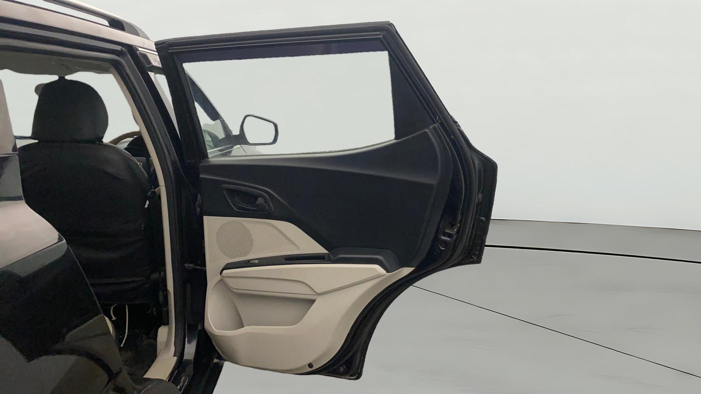 2022 Mahindra XUV300 W4 1.2 PETROL, Petrol, Manual, 40,334 km, RHS Rear Door