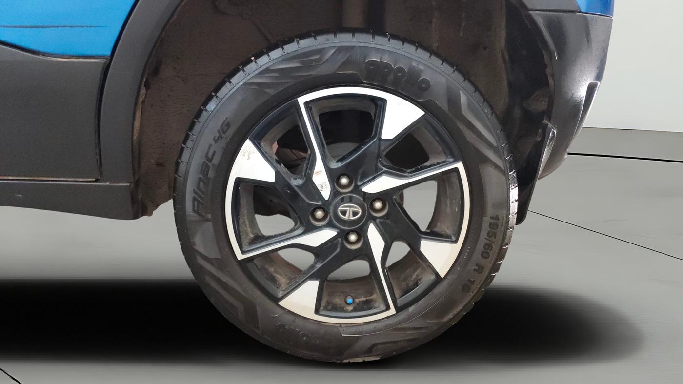 2021 Tata PUNCH CREATIVE  1.2 RTN DUAL TONE, Petrol, Manual, 30,571 km, Left Rear Wheel