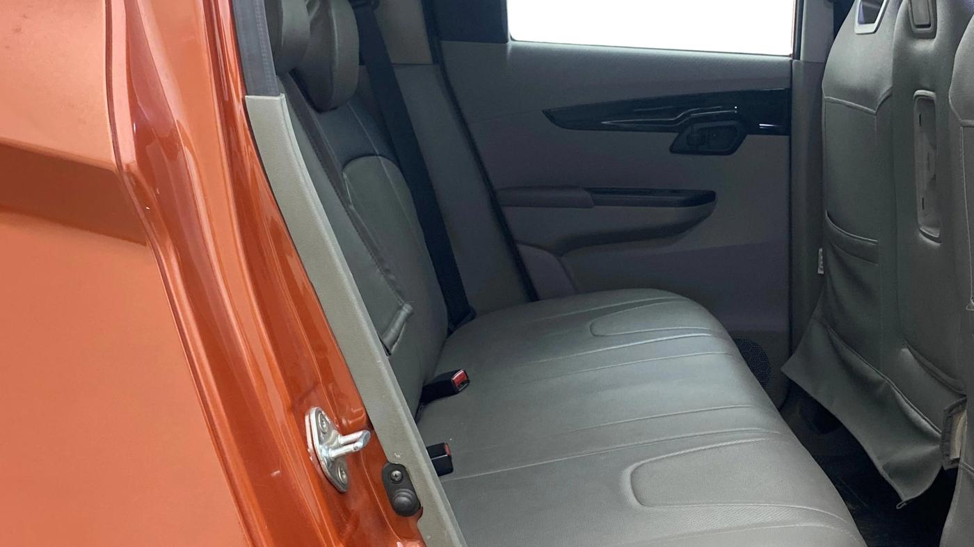 2017 Mahindra Kuv100 K6 PLUS 6 STR, Petrol, Manual, 63,581 km, Right Side Rear Door Cabin