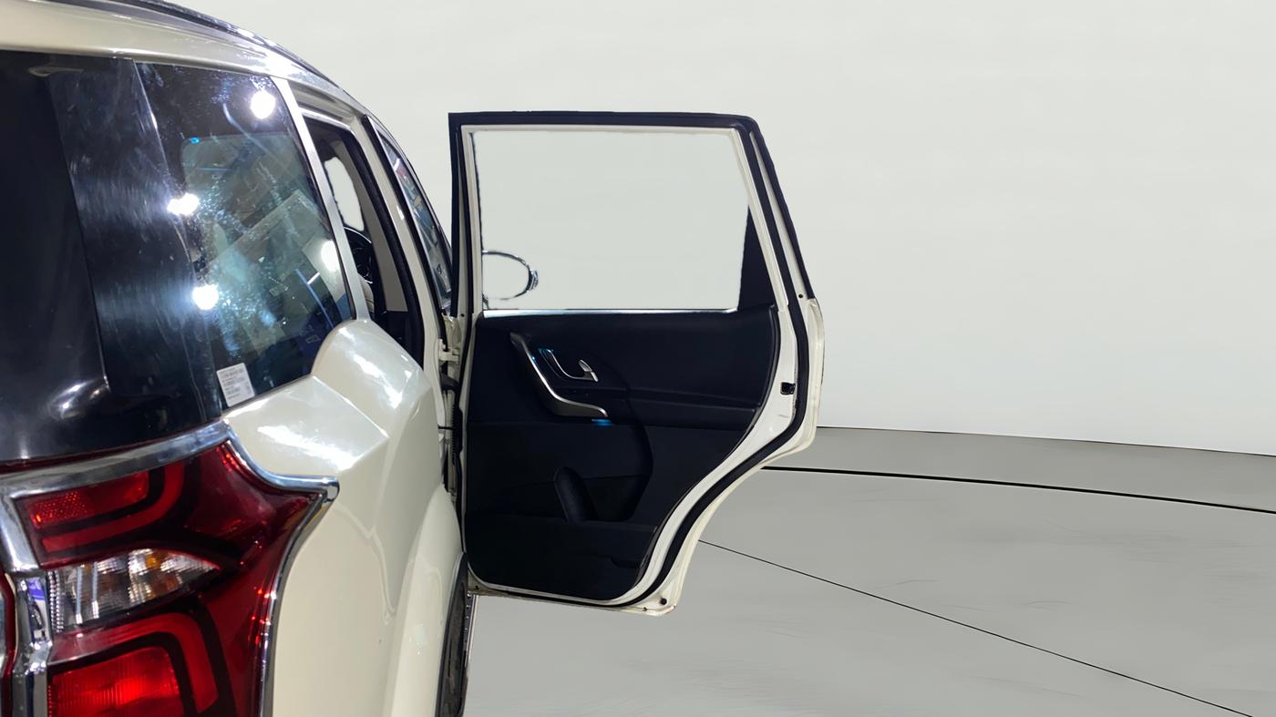 2021 Mahindra XUV500 W7 AT, Diesel, Automatic, 10,547 km, RHS Rear Door