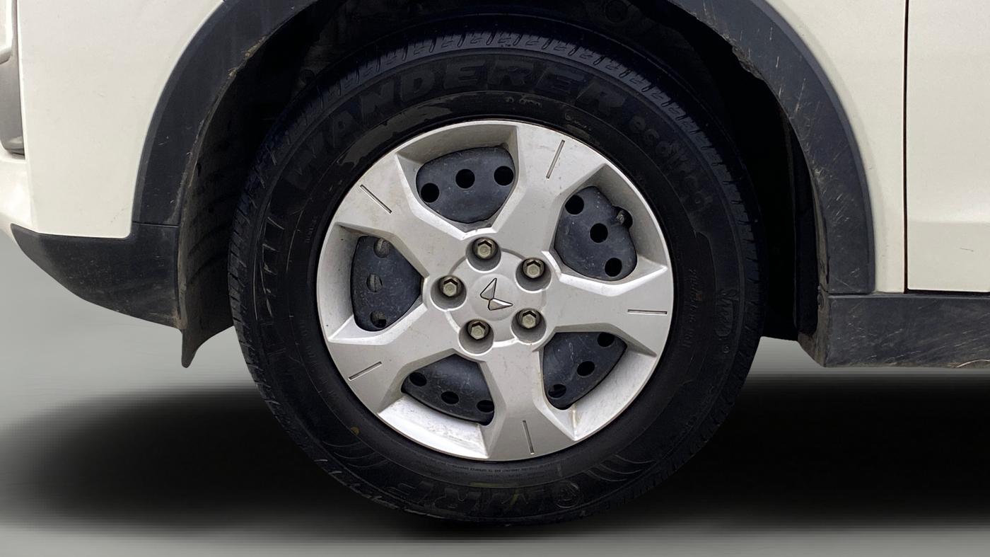 2023 Mahindra XUV300 W6 1.2 PETROL AMT, Petrol, Automatic, 13,946 km, Left Front Wheel