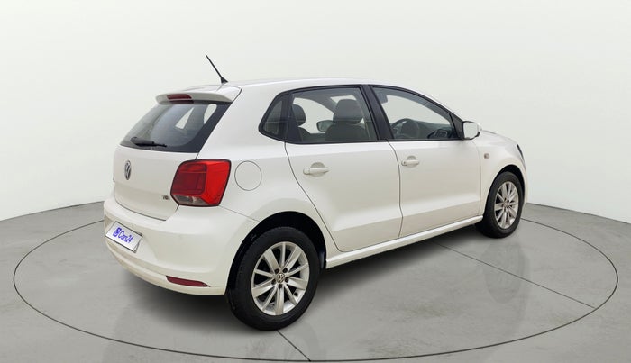 2014 Volkswagen Polo HIGHLINE1.5L, Diesel, Manual, 1,13,270 km, Right Back Diagonal