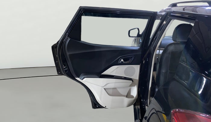 2024 Mahindra XUV300 W8 1.2 PETROL, Petrol, Manual, 1,084 km, LHS Rear Door