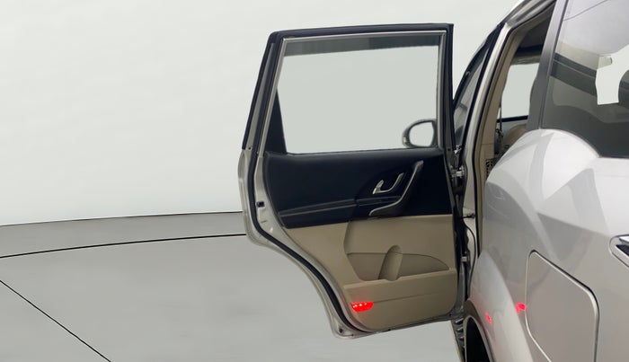 2015 Mahindra XUV500 W10, Diesel, Manual, 83,012 km, LHS Rear Door