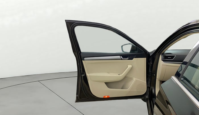 2017 Skoda Superb STYLE 1.8 TSI AT, Petrol, Automatic, 59,773 km, LHS Front Door