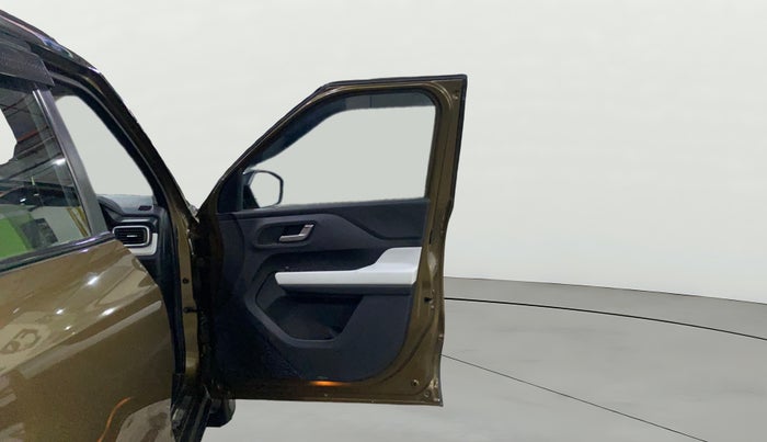 2023 Tata PUNCH CREATIVE AMT 1.2 RTN DUAL TONE, Petrol, Automatic, 30,699 km, RHS Front Door