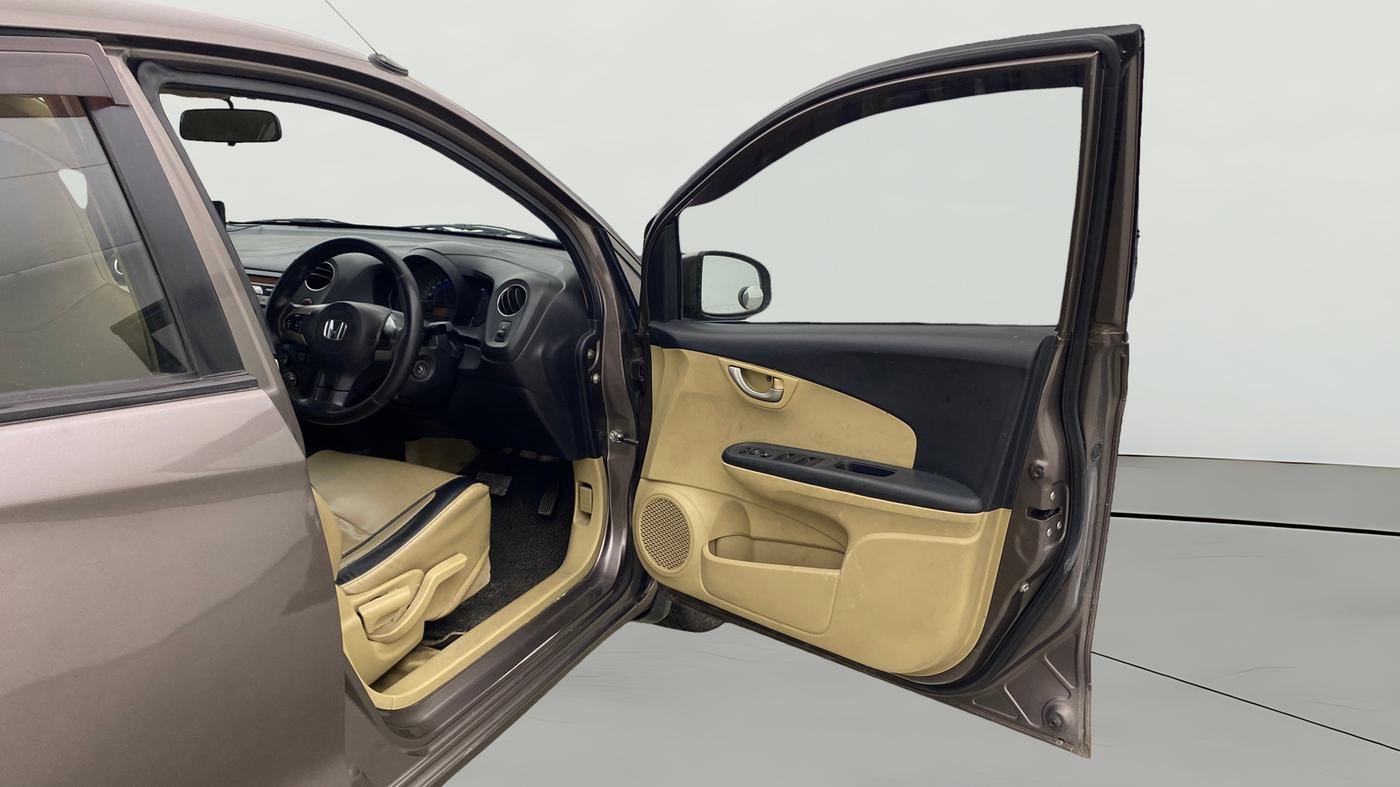 2016 Honda Brio VX AT, Petrol, Automatic, 72,722 km, RHS Front Door