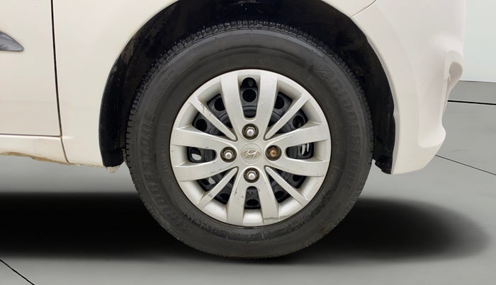 2016 Hyundai i10 SPORTZ 1.1, CNG, Manual, 1,13,611 km, Right Front Wheel