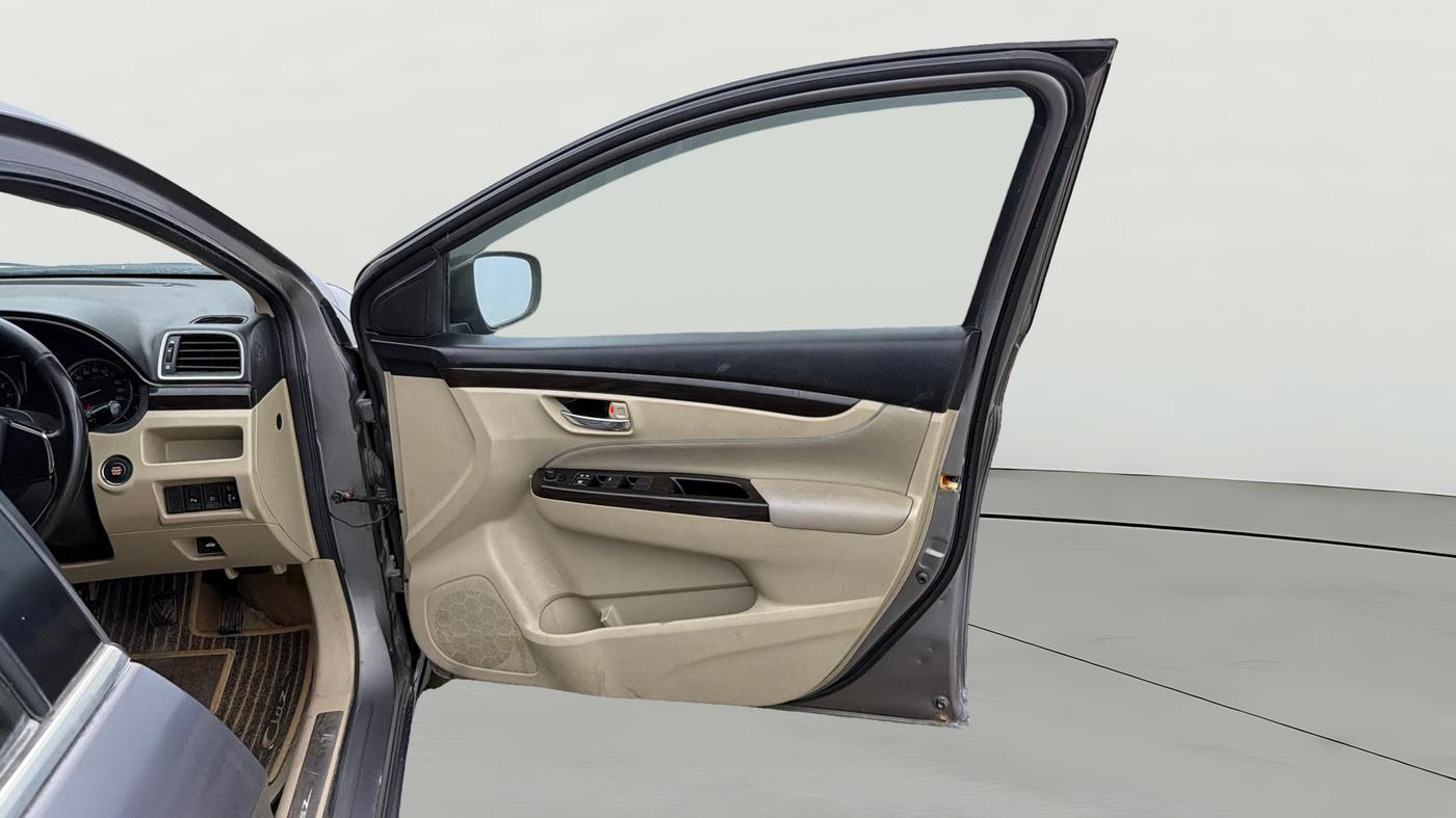 2016 Maruti Ciaz ZXI+, Petrol, Manual, 50,796 km, RHS Front Door
