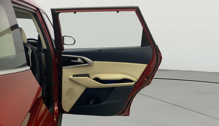 2022 KIA CARENS LUXURY PLUS 1.4 PETROL DCT 7 STR, Petrol, Automatic, 42,428 km, RHS Rear Door