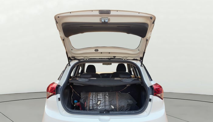 2017 Hyundai Elite i20 ASTA 1.2 (O), CNG, Manual, 1,39,563 km, Boot Door Open