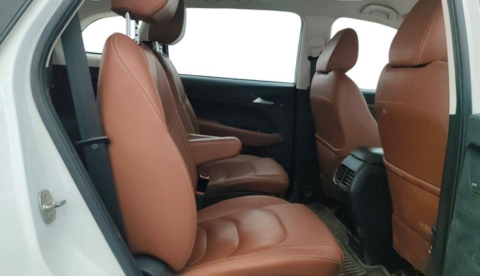 2020 MG HECTOR PLUS SMART 2.0 DIESEL TURBO MT 6-STR, Diesel, Manual, 93,070 km, Right Side Rear Door Cabin