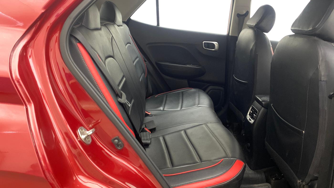2021 Hyundai VENUE S 1.0 TURBO IMT, Petrol, Manual, 1,21,564 km, Right Side Rear Door Cabin