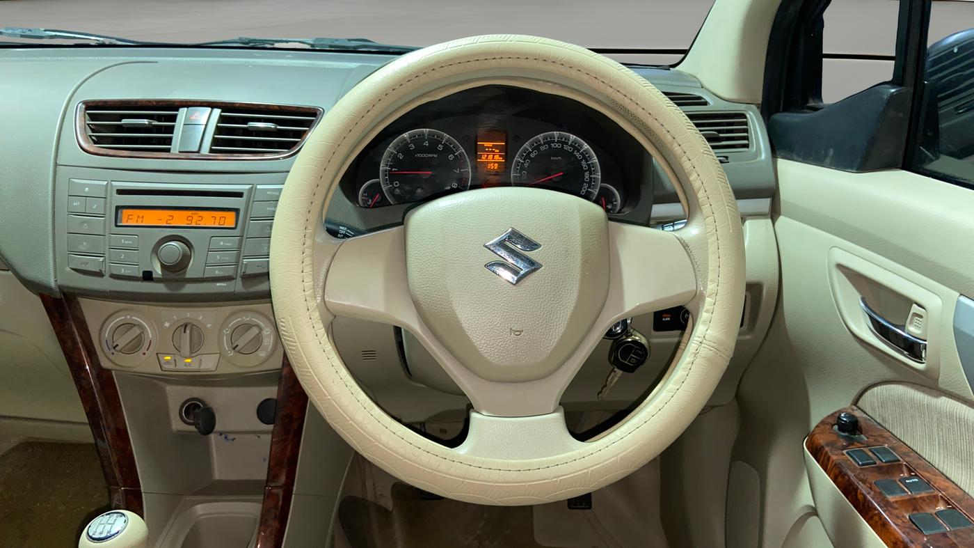 2012 Maruti Ertiga VXI, CNG, Manual, 1,21,839 km, Steering Wheel Close Up