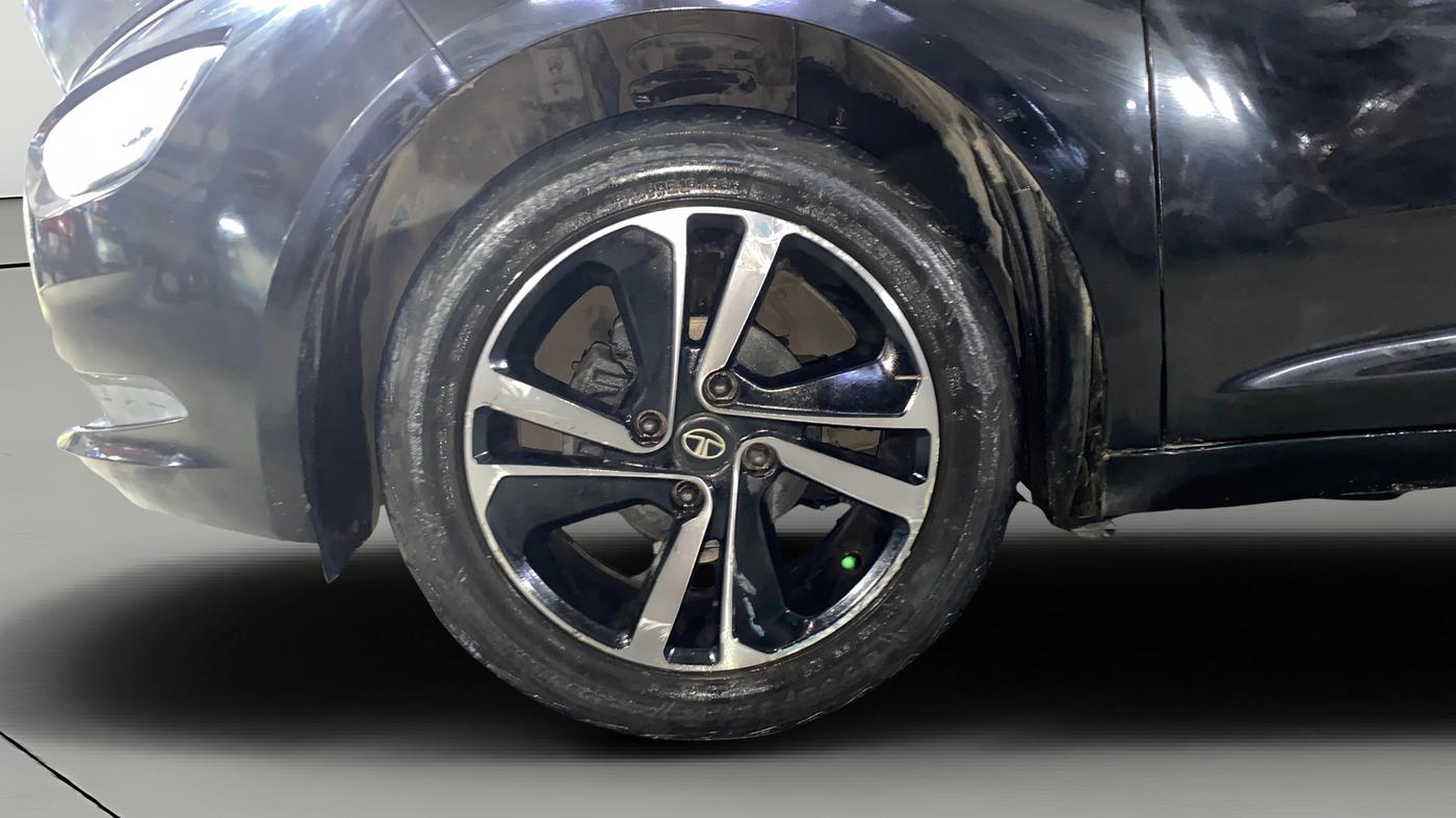 2021 Tata ALTROZ XZ PLUS PETROL DARK EDITION, Petrol, Manual, 58,500 km, Left Front Wheel