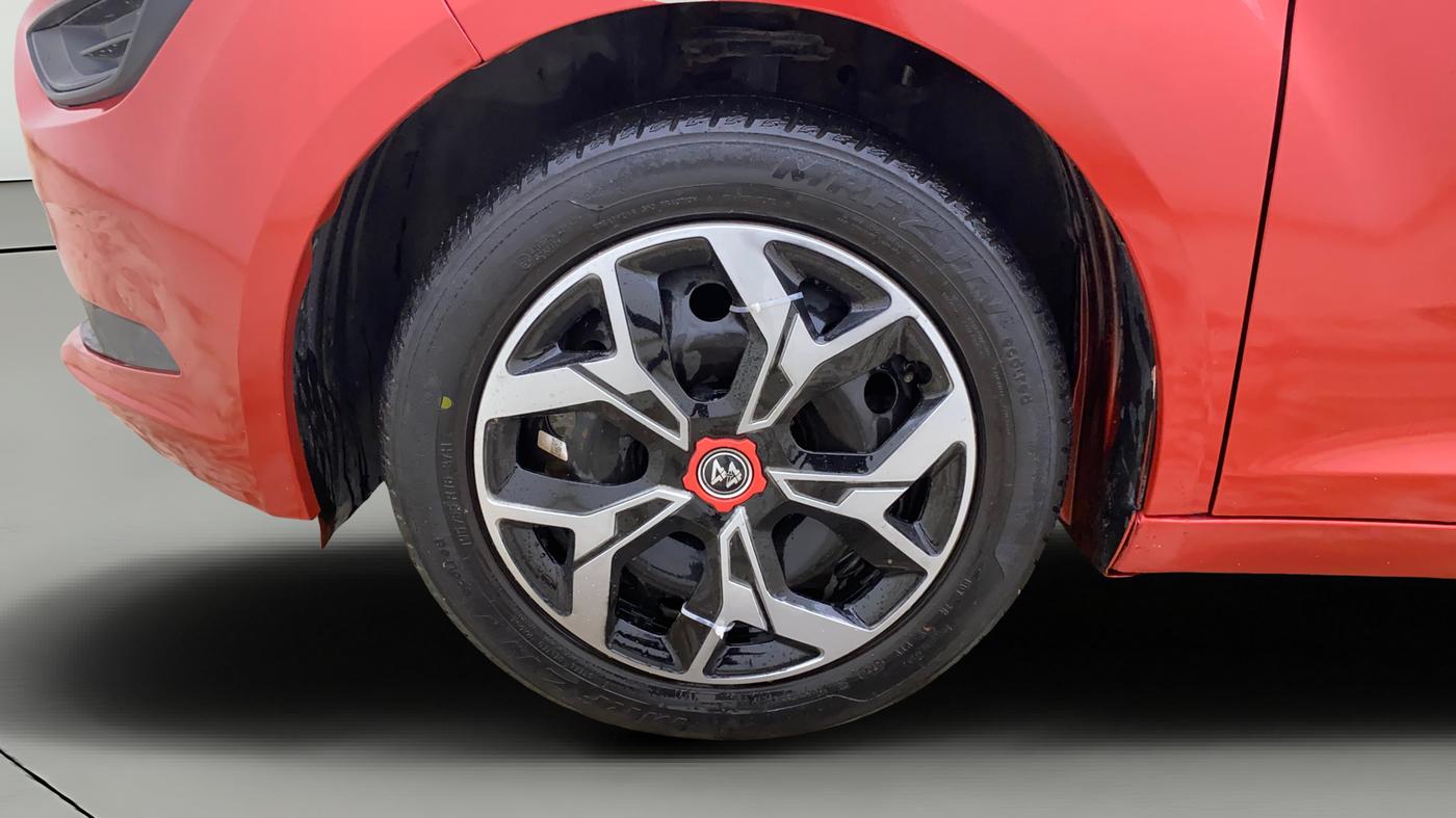 2020 Tata ALTROZ XM PLUS PETROL, Petrol, Manual, 69,456 km, Left Front Wheel