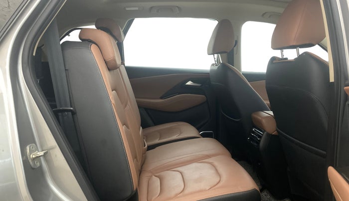 2023 MG HECTOR PLUS SHARP PRO 1.5 PETROL TURBO CVT 7 STR, Petrol, Automatic, 88,098 km, Right Side Rear Door Cabin