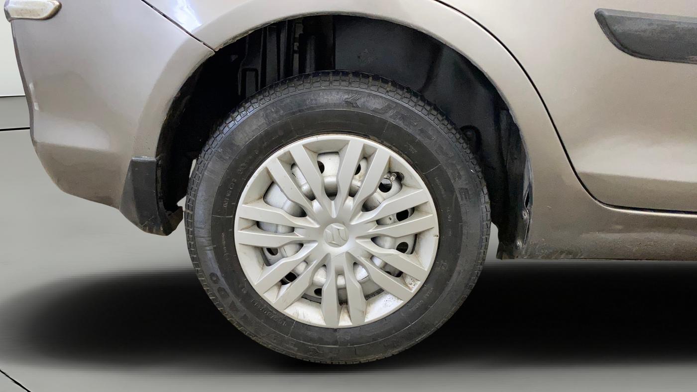 2016 Maruti Swift Dzire LXI (O), Petrol, Manual, 73,110 km, Right Rear Wheel