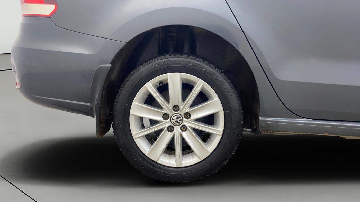 2016 Volkswagen Vento HIGHLINE PETROL AT, Petrol, Automatic, 56,101 km, Right Rear Wheel