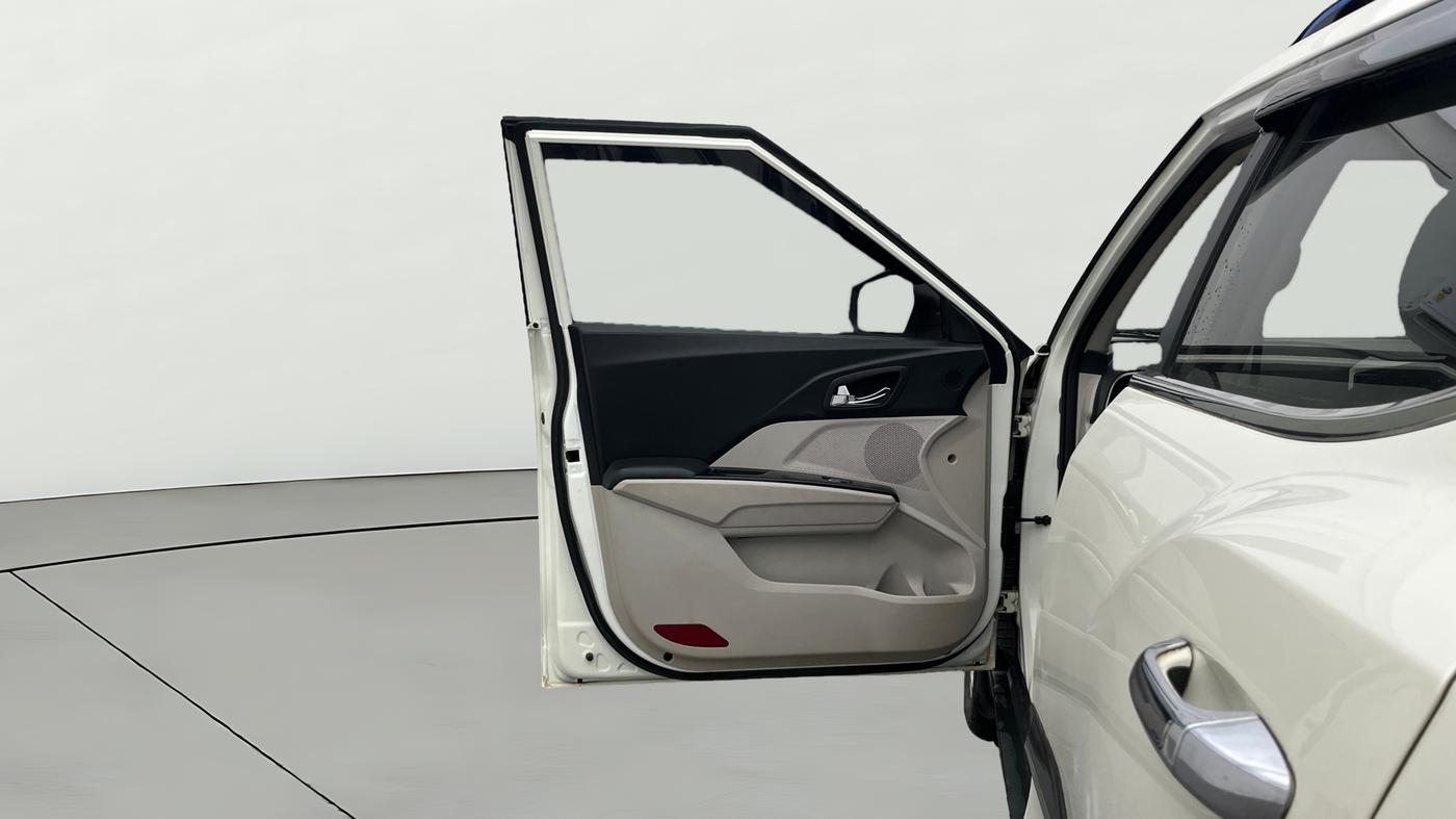 2022 Mahindra XUV300 W8 1.5 DIESEL, Diesel, Manual, 44,851 km, LHS Front Door
