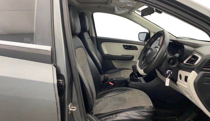 2024 Tata ALTROZ XM PLUS SUNROOF, Petrol, Manual, 13,766 km, Right Side Front Door Cabin