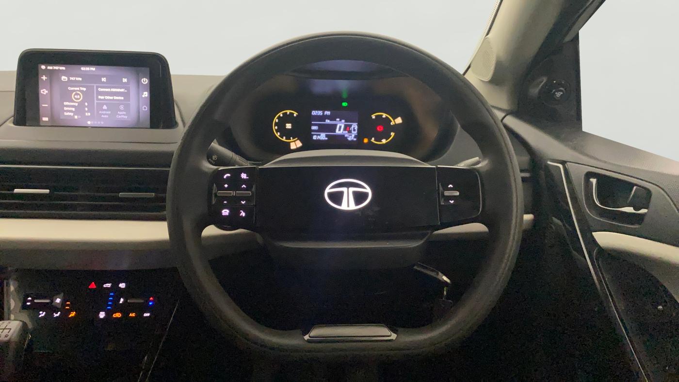 2024 Tata NEXON PURE 1.5 DIESEL, Diesel, Manual, 1,01,413 km, Steering Wheel Close Up
