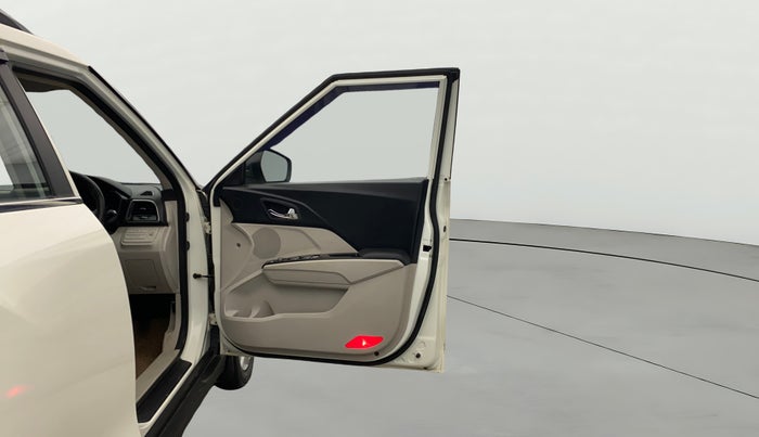 2020 Mahindra XUV300 W8 1.2 PETROL, Petrol, Manual, 31,768 km, RHS Front Door