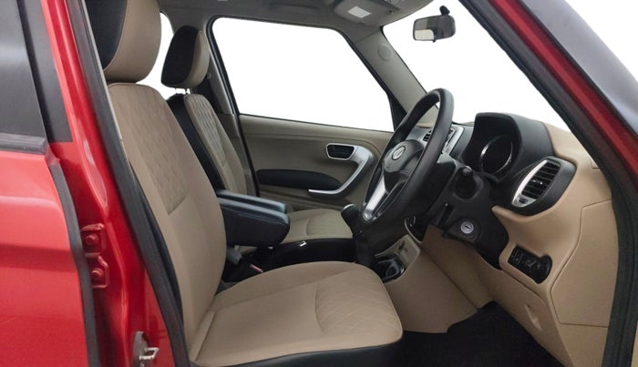 2018 Mahindra TUV300 T10, Diesel, Manual, 93,366 km, Right Side Front Door Cabin