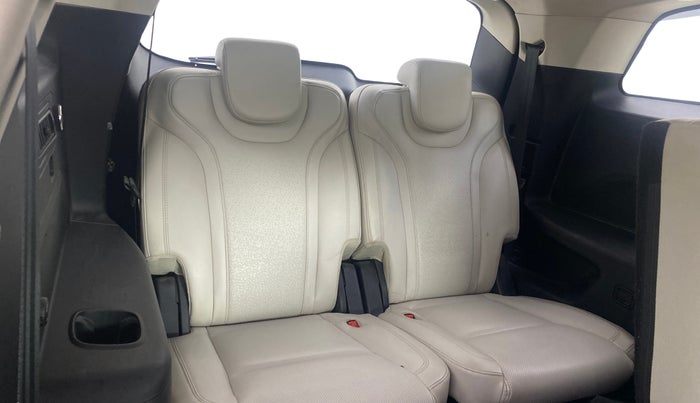 2022 Mahindra XUV700 AX 7 LUXURY P AT 7 STR, Petrol, Automatic, 89,205 km, Third Seat Row ( optional )