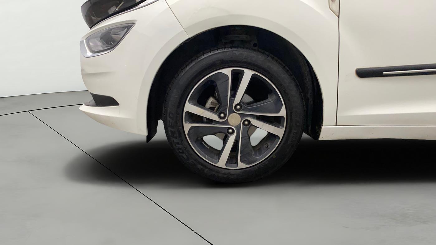2023 Tata ALTROZ XZ PLUS PETROL, Petrol, Manual, 27,059 km, Left Front Wheel