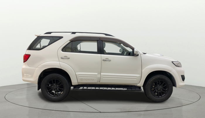 2014 Toyota Fortuner 3.0 4X2 AT, Diesel, Automatic, 82,343 km, Right Side View