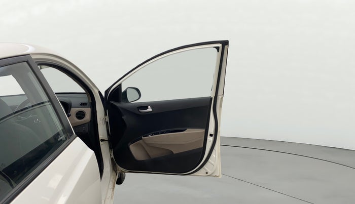 2015 Hyundai Xcent S 1.2, Petrol, Manual, 54,543 km, RHS Front Door