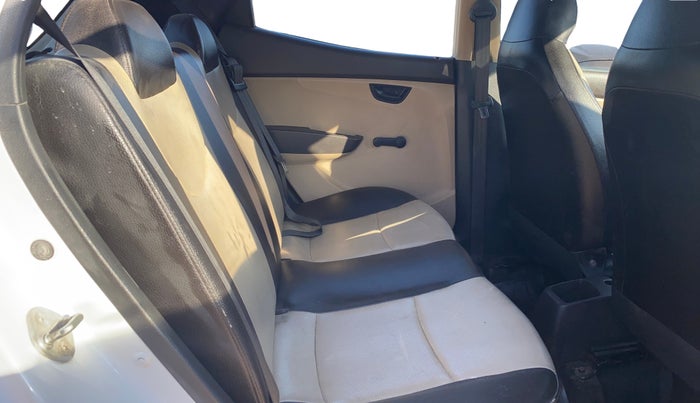 2017 Hyundai Eon ERA +, CNG, Manual, 1,10,540 km, Right Side Rear Door Cabin