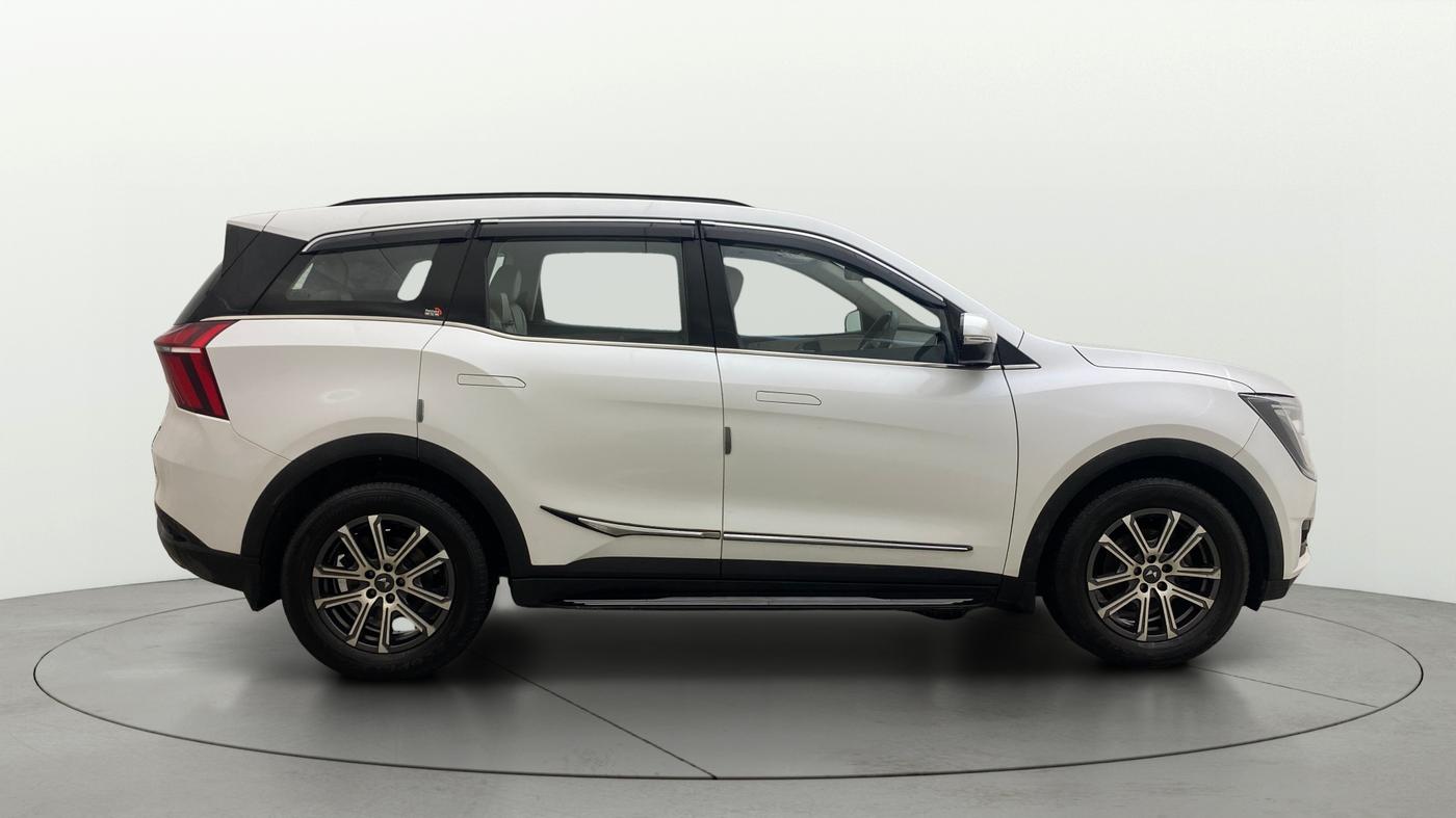 2023 Mahindra XUV700 AX 7 D MT 7 STR, Diesel, Manual, 47,113 km, Right Side View