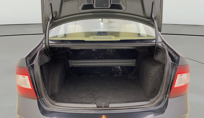 2017 Skoda Rapid STYLE 1.6 MPI AT, Petrol, Automatic, 78,050 km, Boot Open Zoomed View