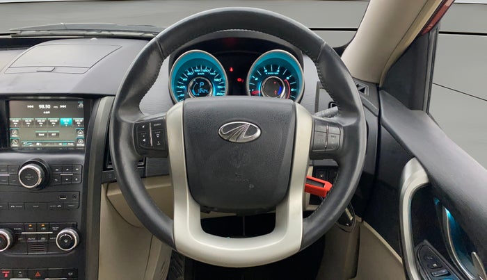 2016 Mahindra XUV500 W10 AWD AT, Diesel, Automatic, 73,395 km, Steering Wheel Close Up