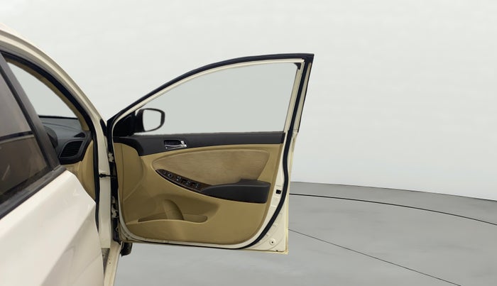 2014 Hyundai Verna FLUIDIC 1.6 CRDI SX, Diesel, Manual, 1,35,671 km, RHS Front Door