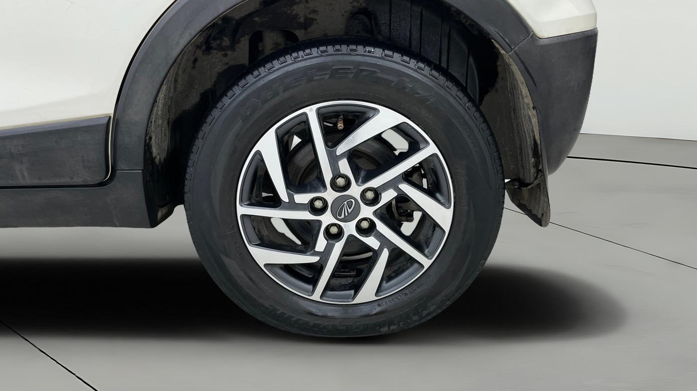 2022 Mahindra XUV300 W8 (O) 1.2 PETROL AMT, Petrol, Automatic, 53,632 km, Left Rear Wheel