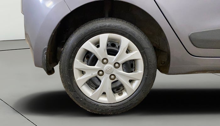 2016 Hyundai Grand i10 SPORTZ 1.2 KAPPA VTVT, Petrol, Manual, 35,189 km, Right Rear Wheel