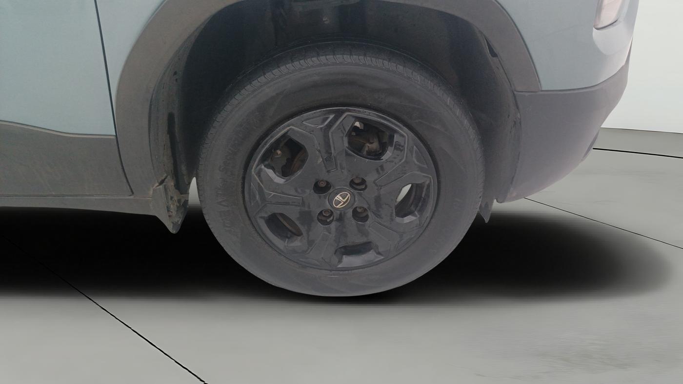 2022 Tata PUNCH ACCOMPLISHED MT, Petrol, Manual, 87,278 km, Right Front Wheel