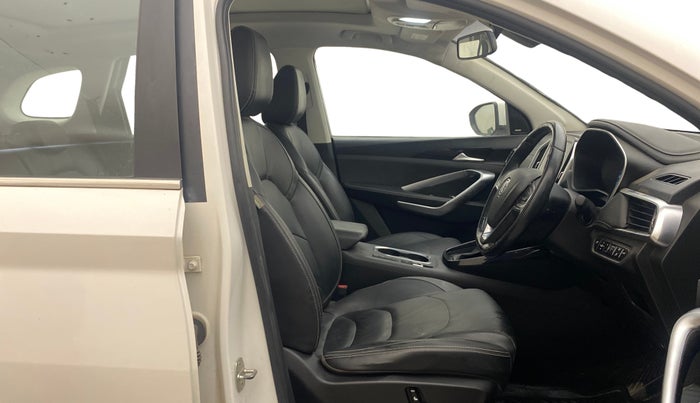 2019 MG HECTOR SHARP 1.5 DCT PETROL DUAL TONE, Petrol, Automatic, 73,696 km, Right Side Front Door Cabin