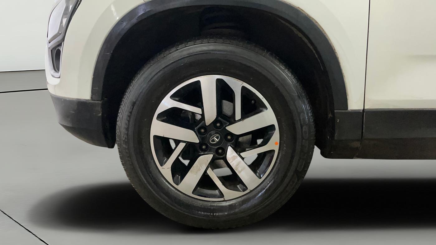 2022 Tata Harrier XZA PLUS 2.0L, Diesel, Automatic, 1,14,866 km, Left Front Wheel